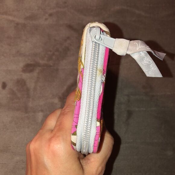 VB Tea Garden Gray Pink Orange White Fuchsia Quilted Floral Zip Around Wallet - Picture 6 of 10